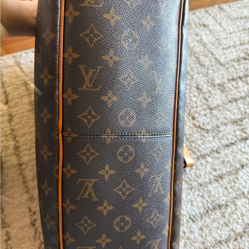 💯% Authentic Louis Vuitton large - Picture 5 of 11